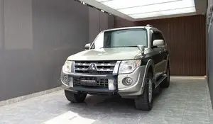 Mitsubishi Pajero V90 3.2 DI-D 2013 Beige
