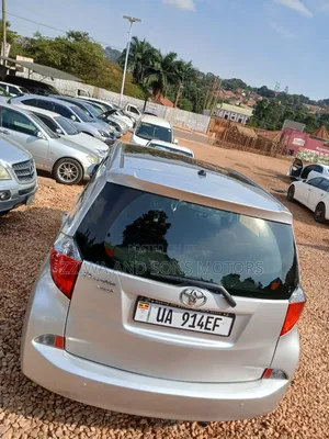 Toyota Ractis 2014 Silver