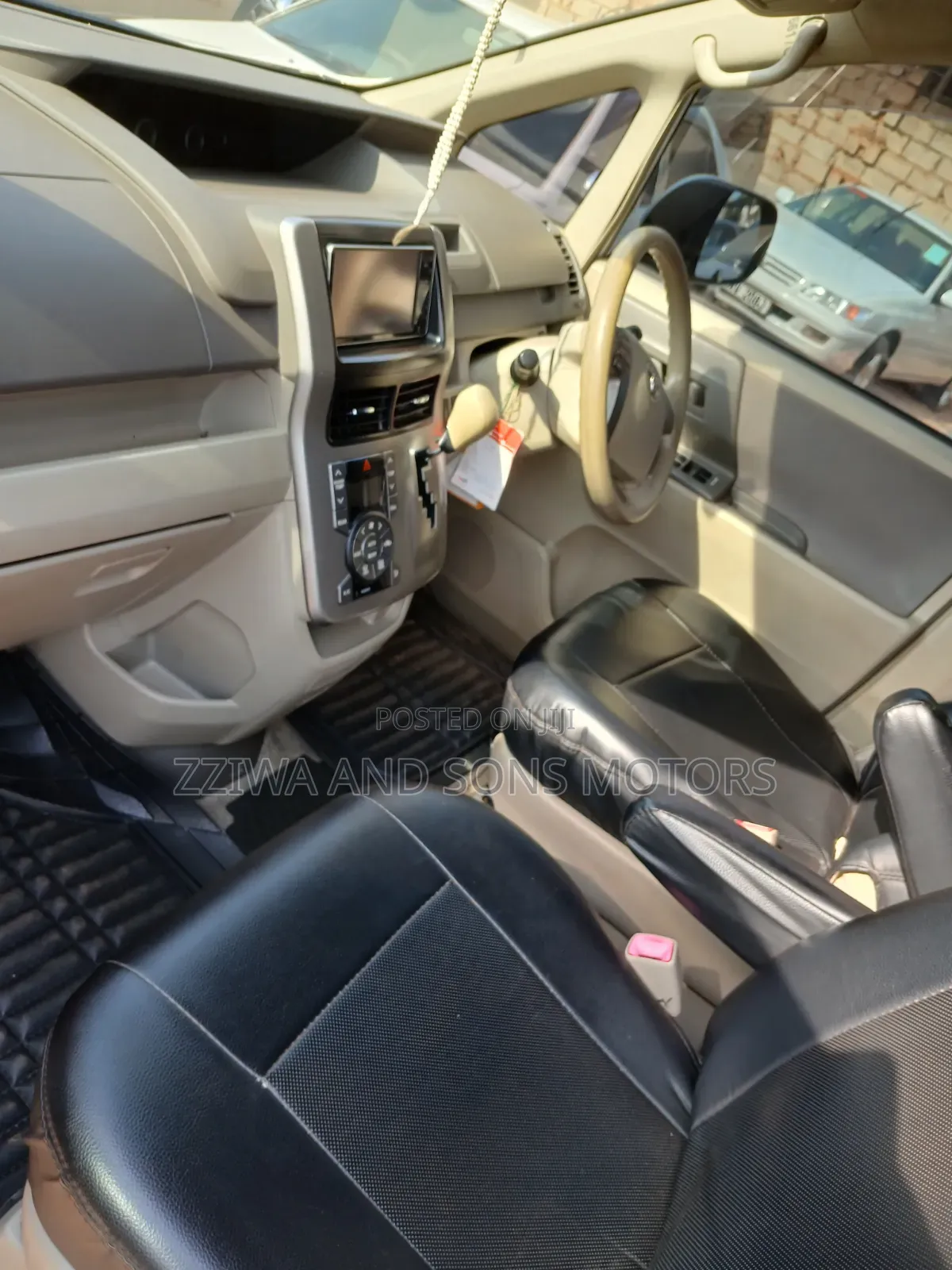 Toyota Noah 2014 White