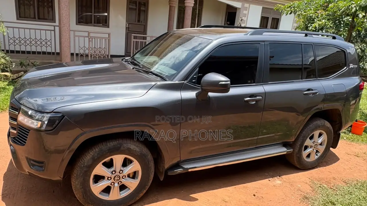 Toyota Land Cruiser Prado 2022 Gray