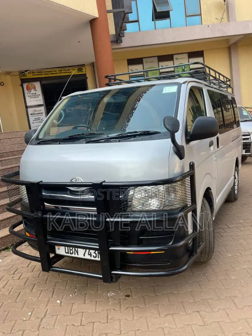 Toyota HiAce 2012 Silver