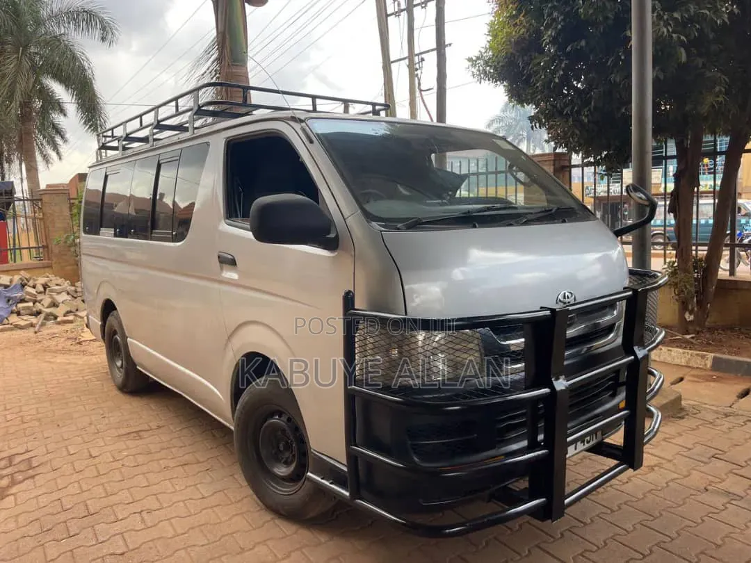 Toyota HiAce 2012 Silver