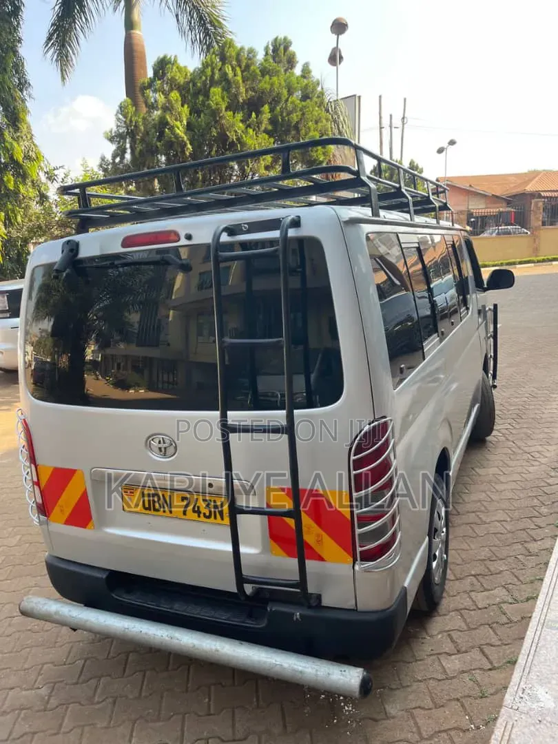 Toyota HiAce 2012 Silver