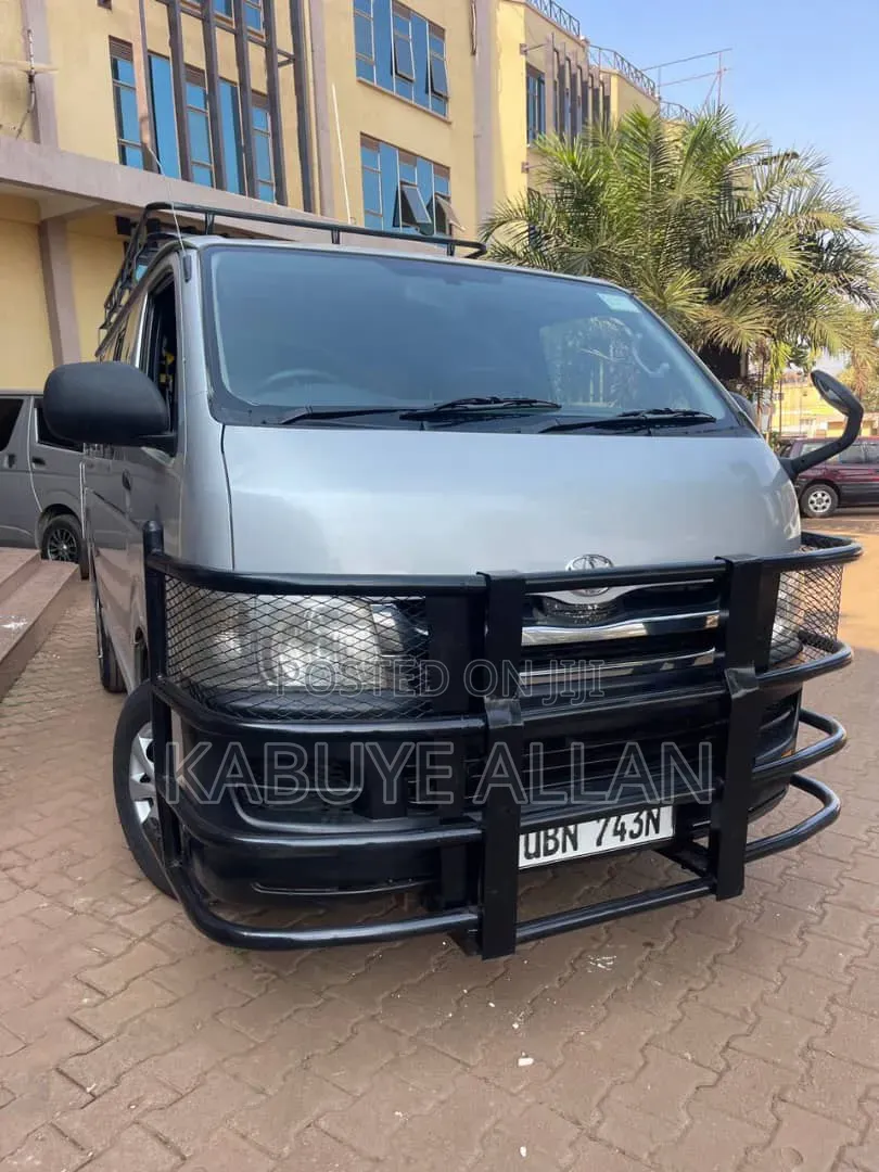 Toyota HiAce 2012 Silver