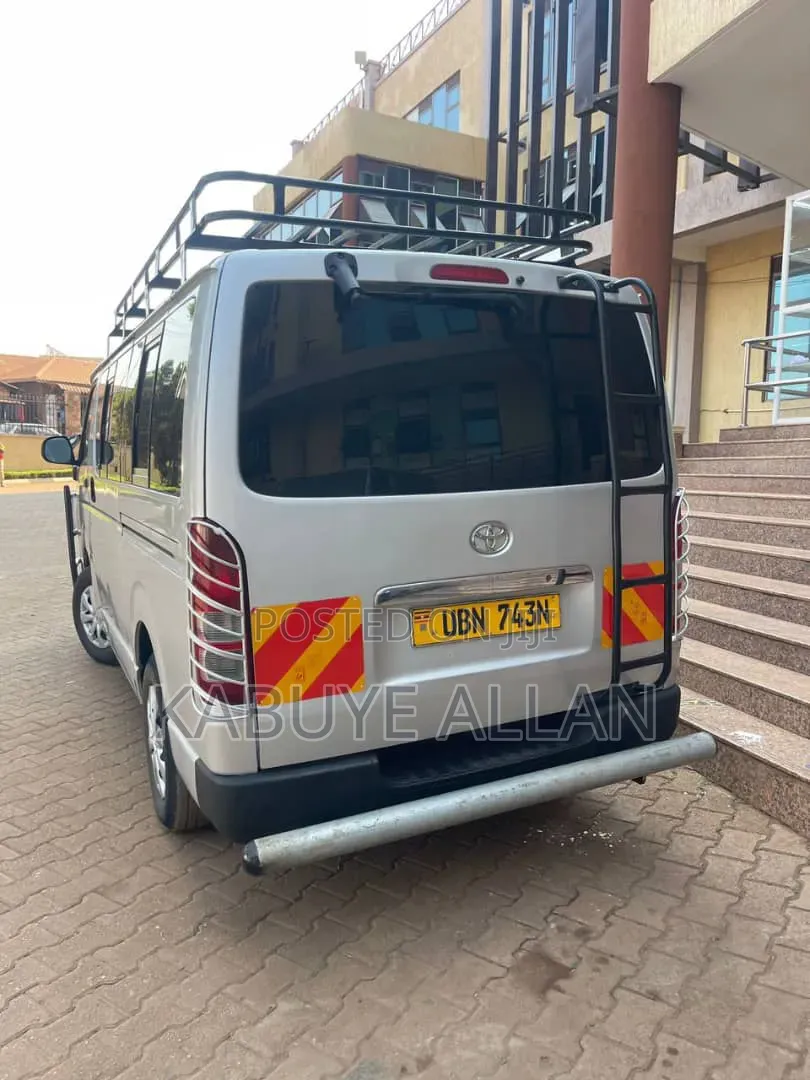 Toyota HiAce 2012 Silver