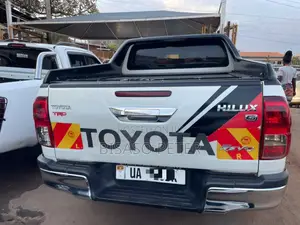 Toyota Hilux 2016 White