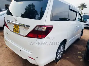 Toyota Alphard 2.4 Petrol FWD 2012