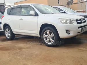 Toyota RAV4 2010 White