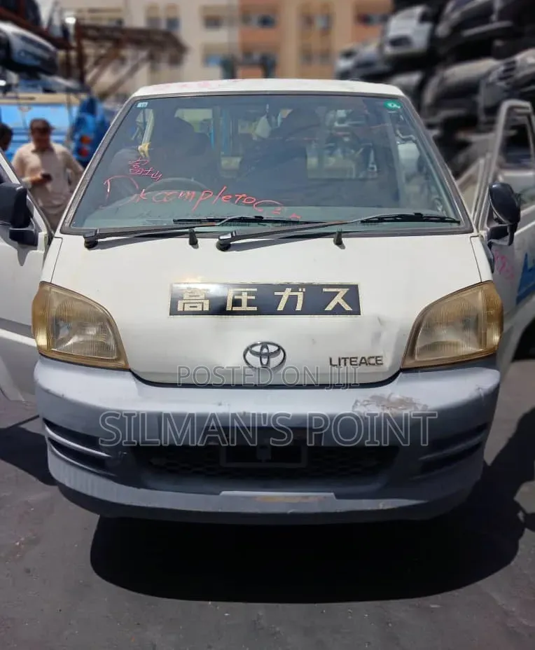 Toyota Liteace/Townace New Shape Complete Half Cut