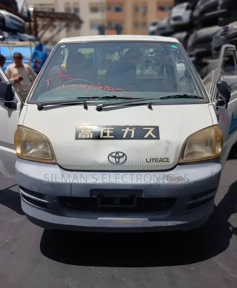 Toyota Liteace/Townace New Shape Complete Half Cut