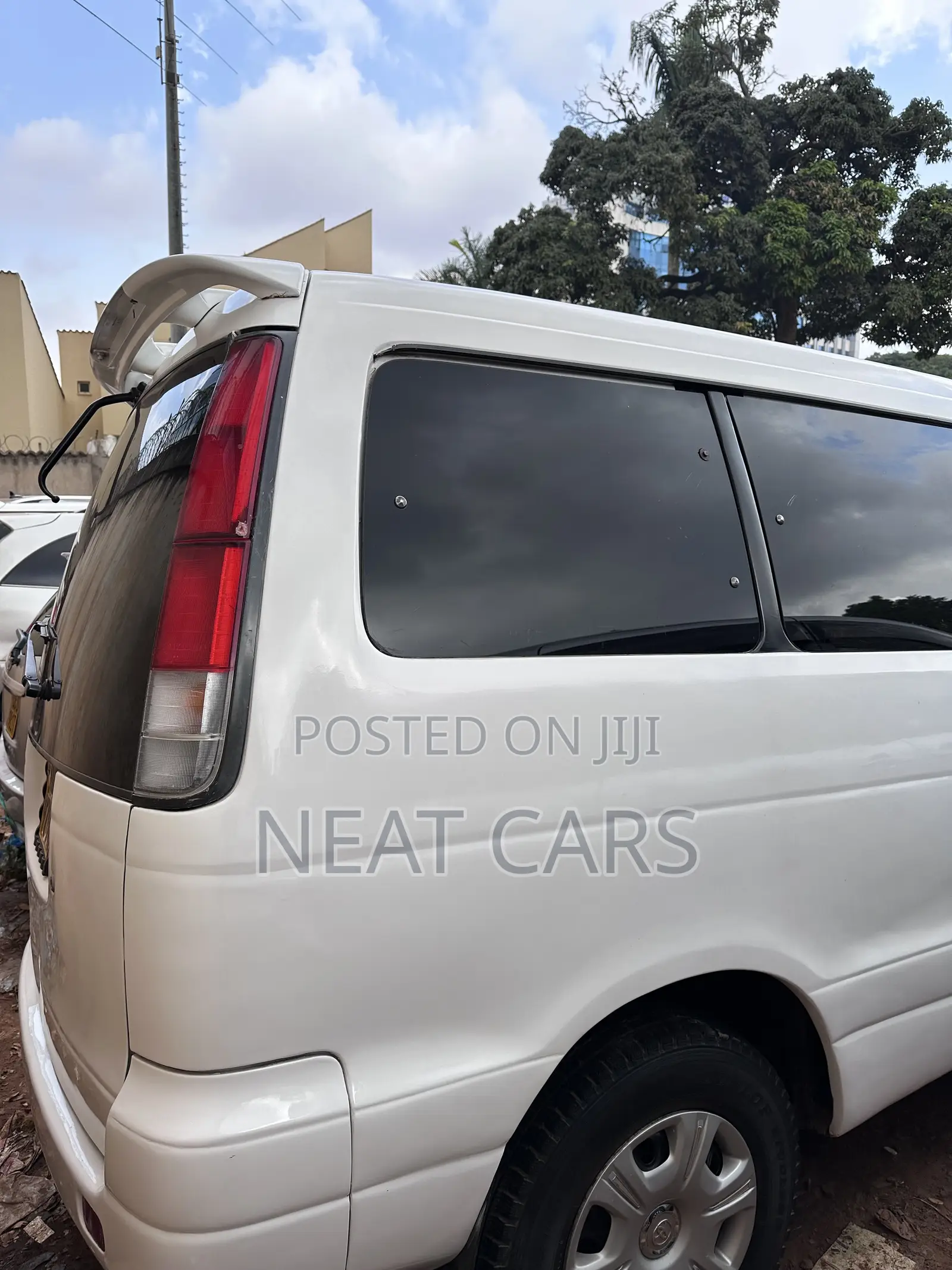 Toyota Noah 2002 White