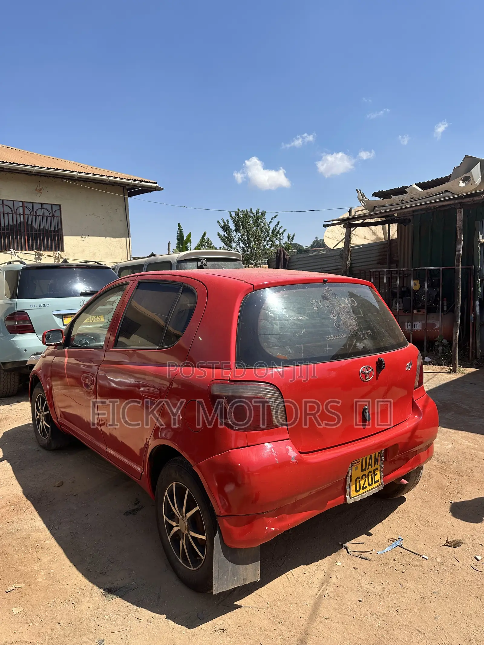 Toyota Vitz 2000 Red