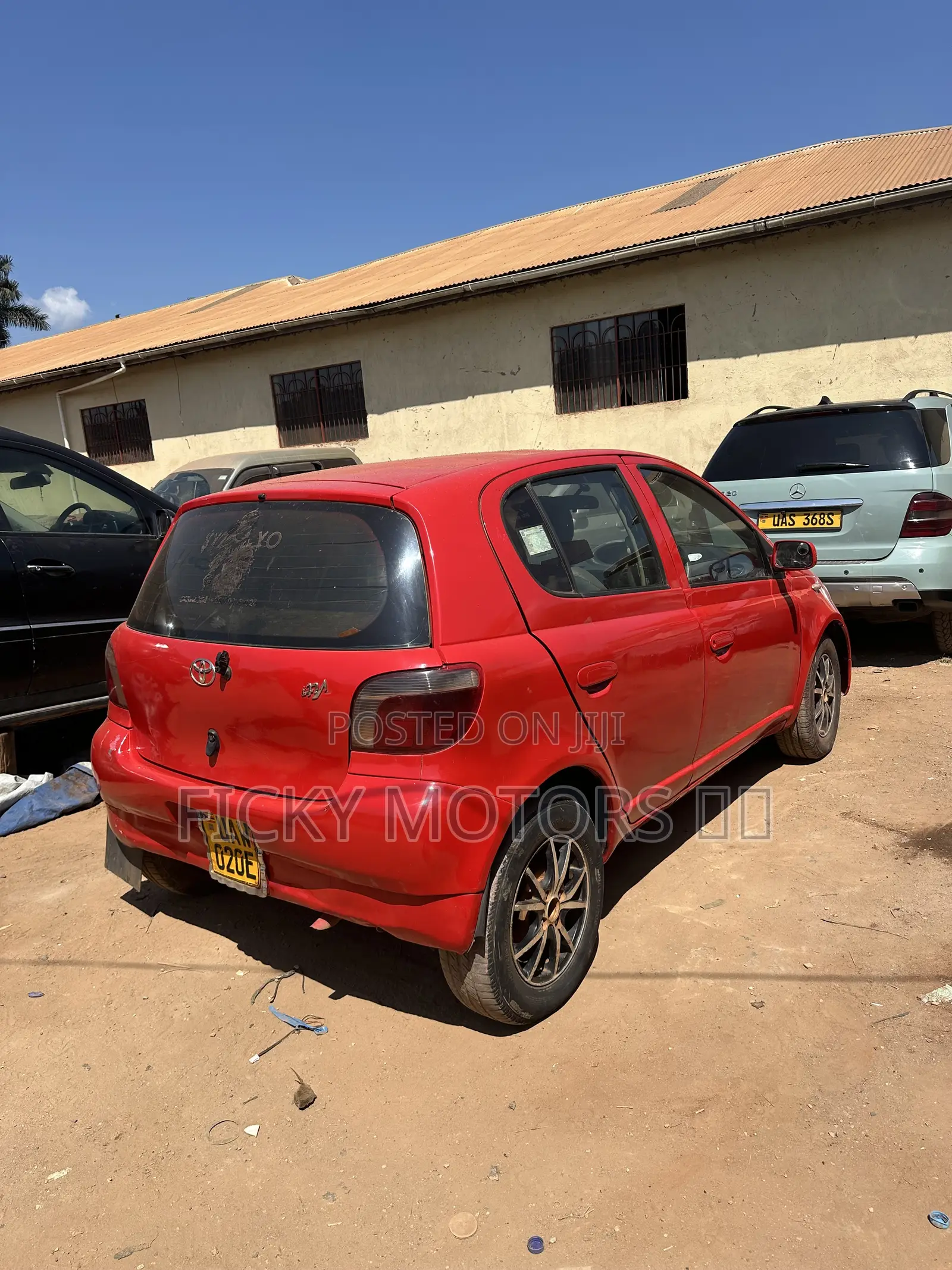 Toyota Vitz 2000 Red