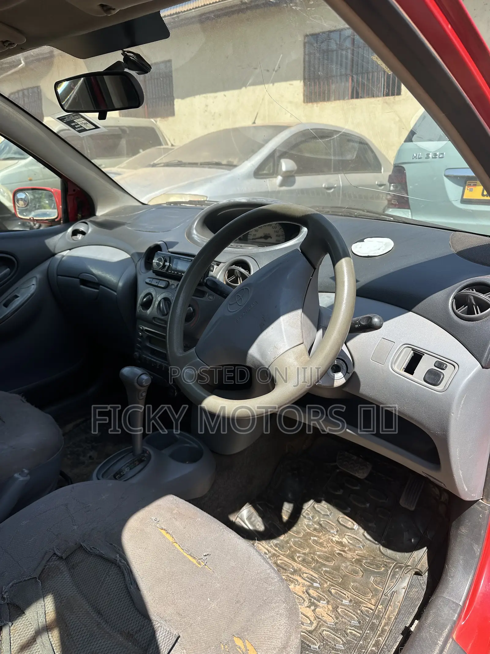 Toyota Vitz 2000 Red