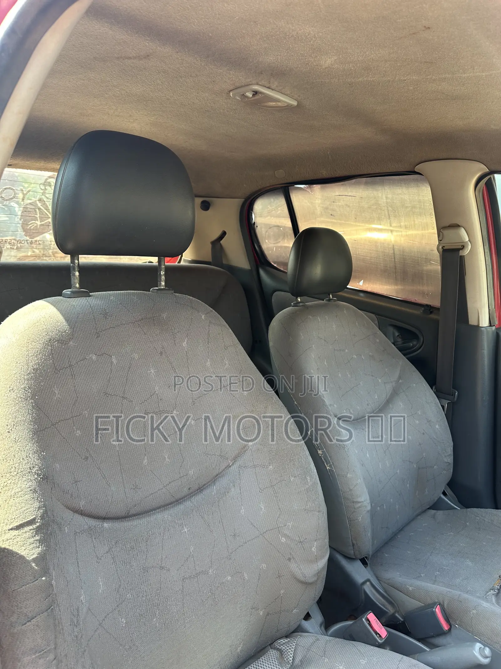 Toyota Vitz 2000 Red