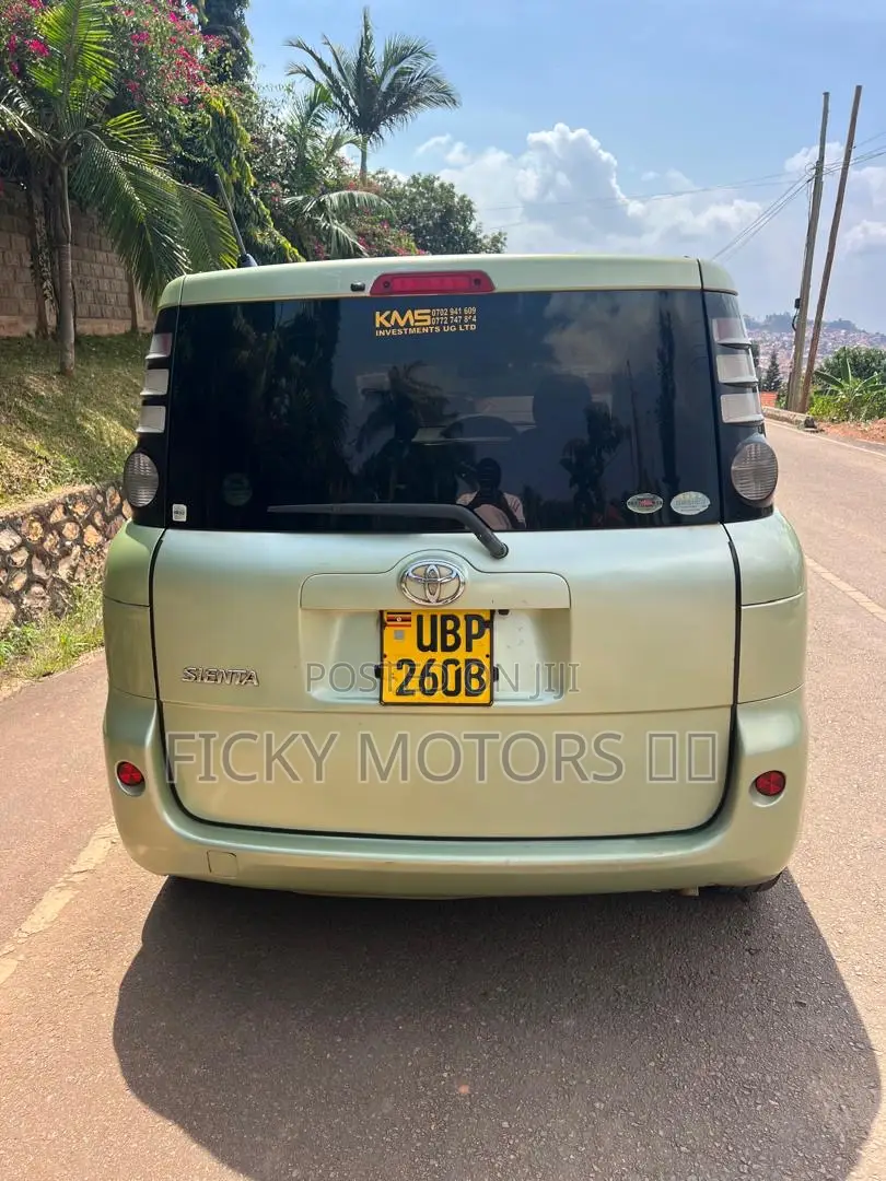 Toyota Sienta 2007 Green