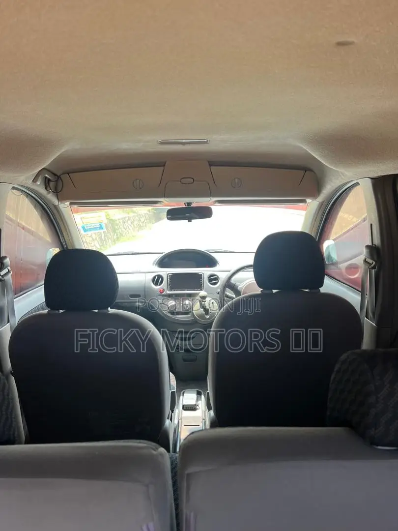 Toyota Sienta 2007 Green