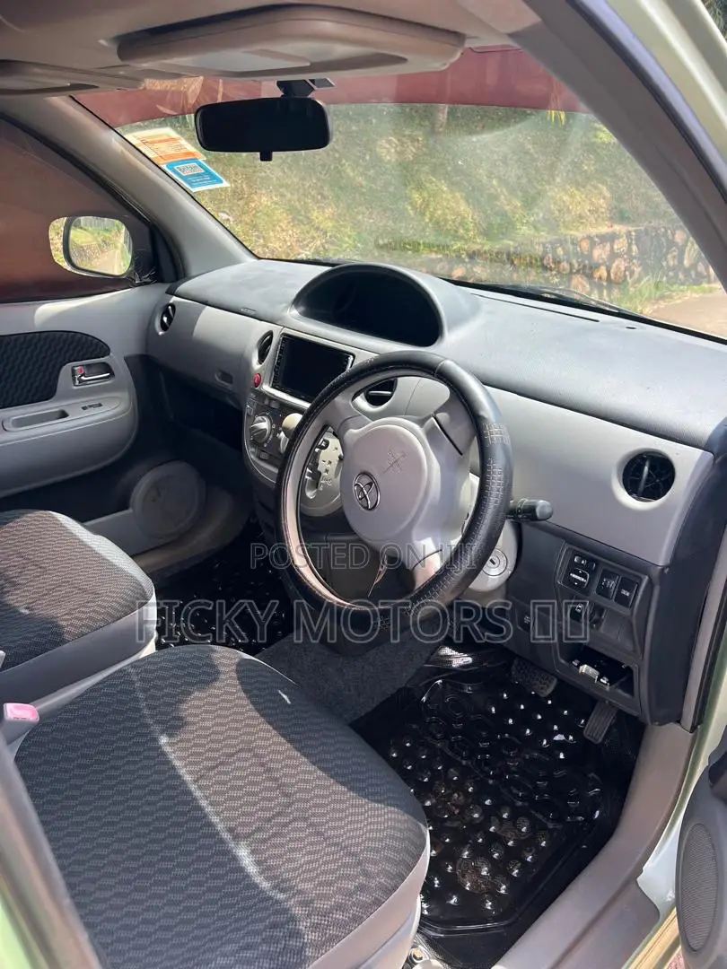 Toyota Sienta 2007 Green