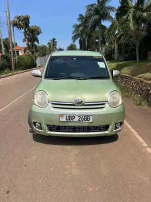 Toyota Sienta 2007 Green