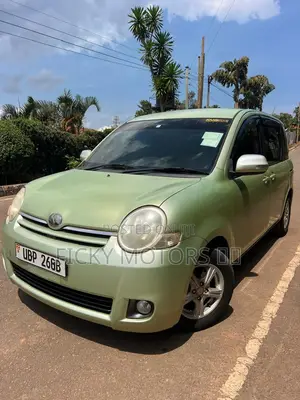 Toyota Sienta 2007 Green