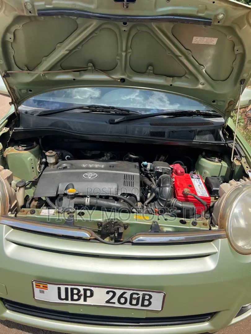 Toyota Sienta 2007 Green