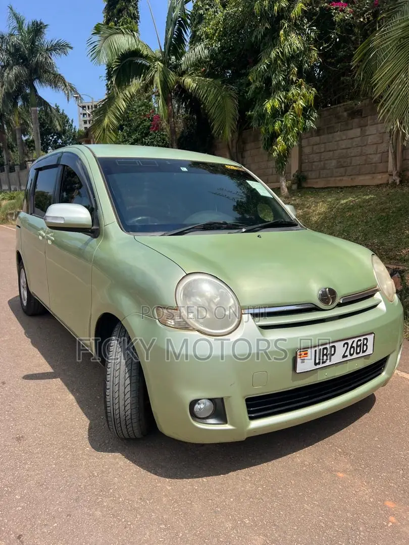 Toyota Sienta 2007 Green
