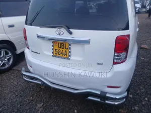 Toyota Corolla Rumion 2010 White
