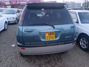 Toyota Raum 2001 Green