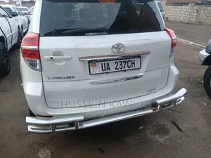 Toyota Vanguard 2012 White