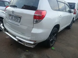 Toyota Vanguard 2012 White