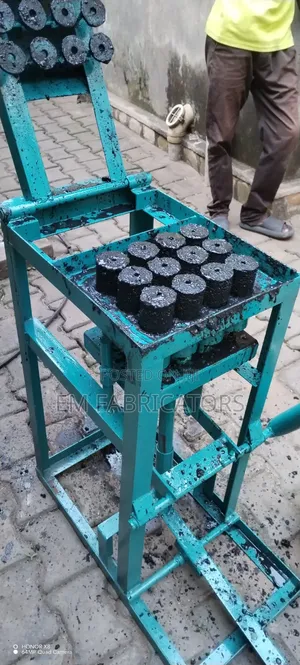 12-Piece Manual Stick Briquette Machine