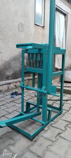 12-Piece Manual Stick Briquette Machine