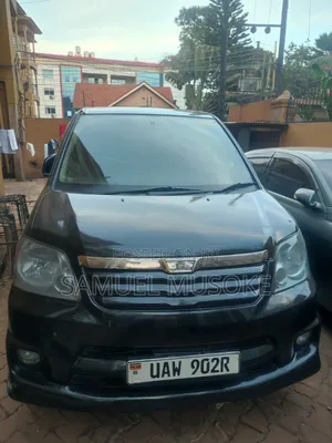 Toyota Noah 2004 Gray