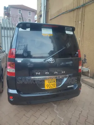 Toyota Noah 2004 Gray