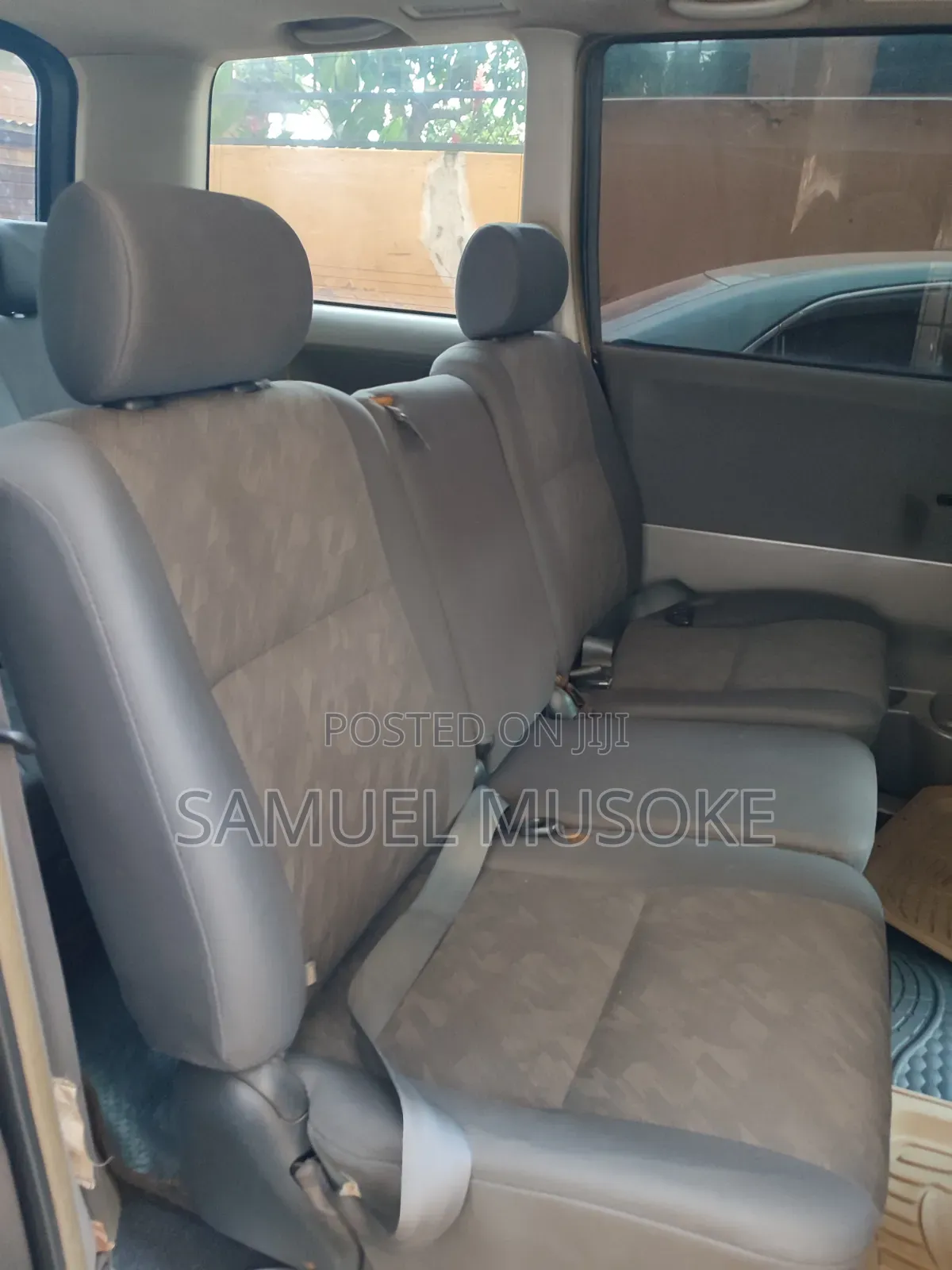 Toyota Noah 2004 Gray