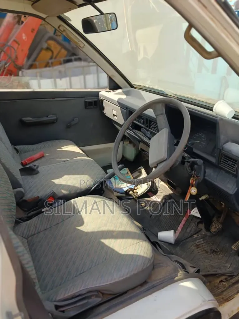 Toyota Townace Old Shape Complete Half Cut for Spares