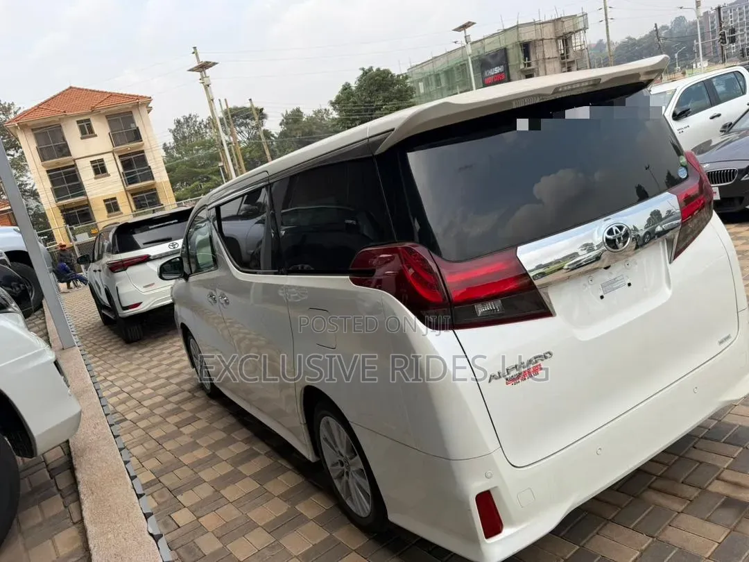 Toyota Alphard 2.5 Petrol FWD 2017 White