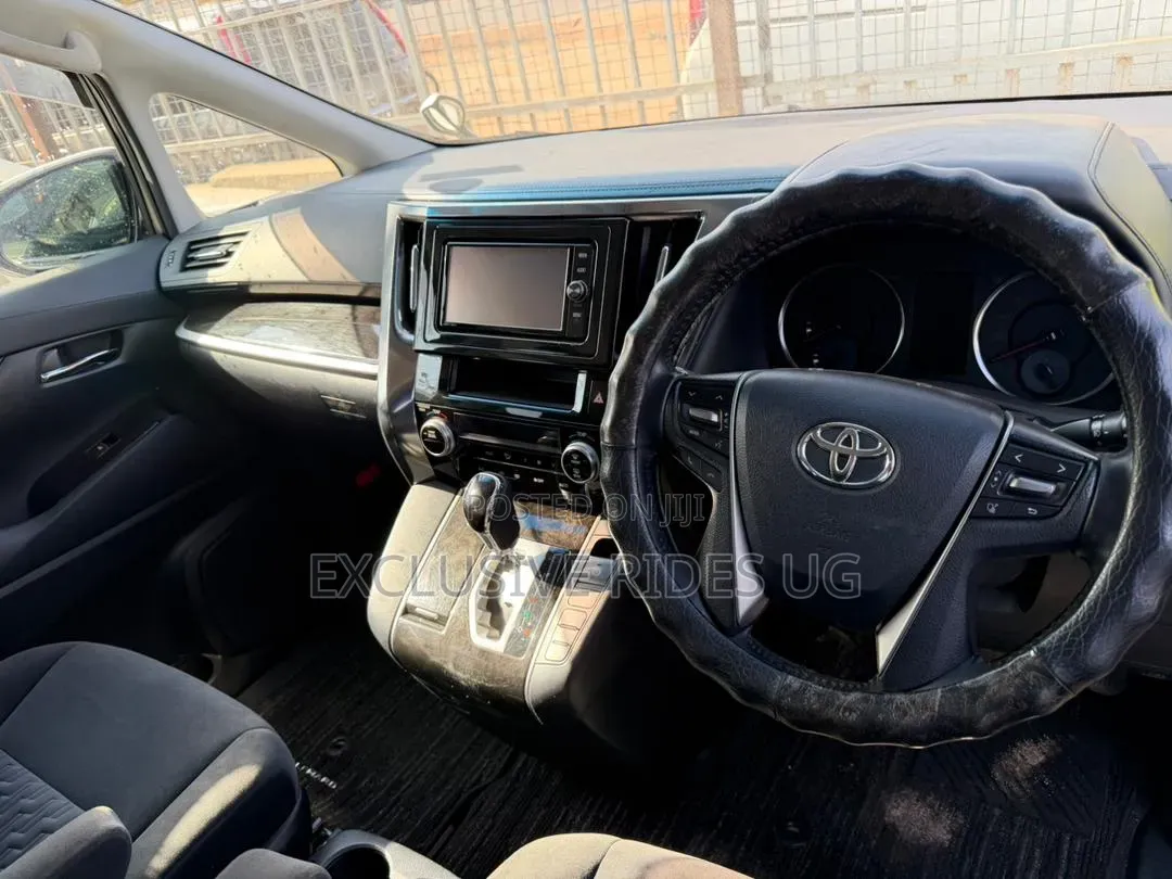 Toyota Alphard 2.5 Petrol FWD 2017 White