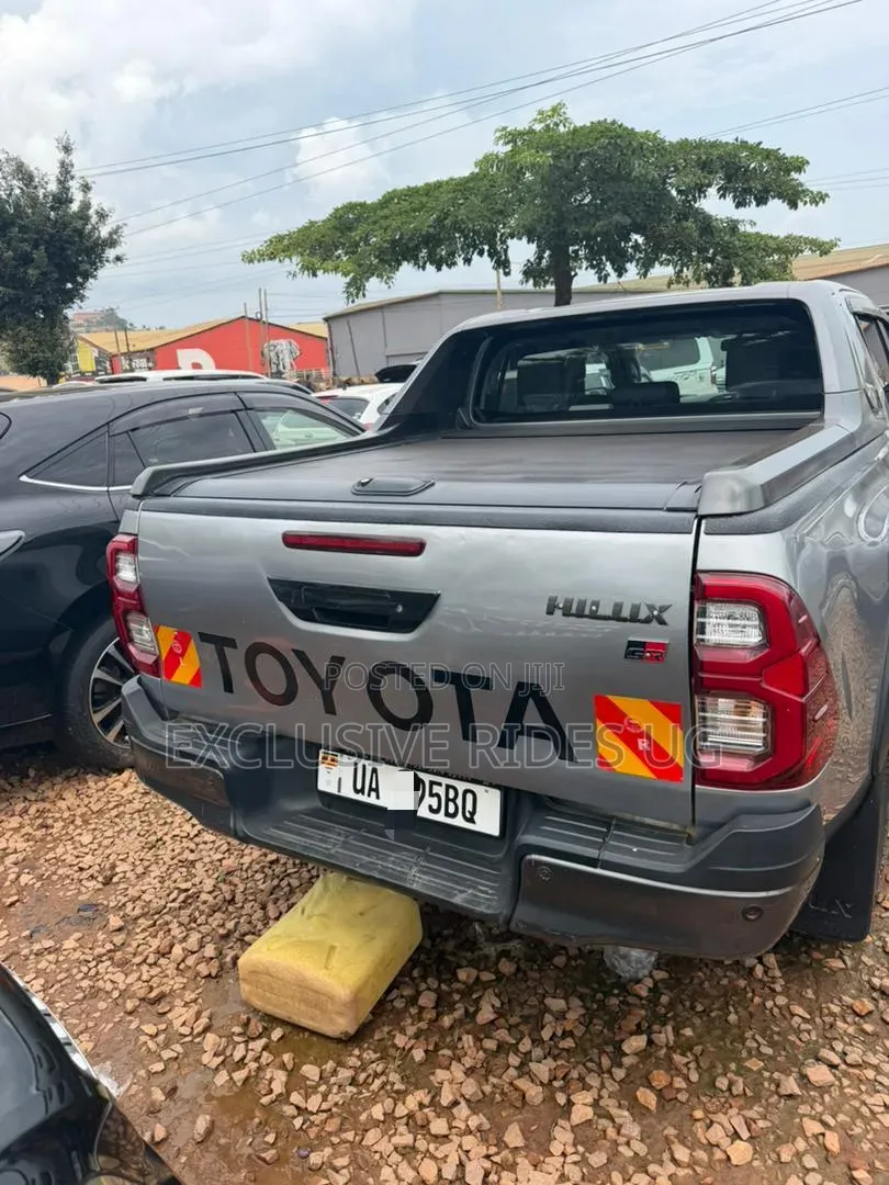 Toyota Hilux 2021 Silver