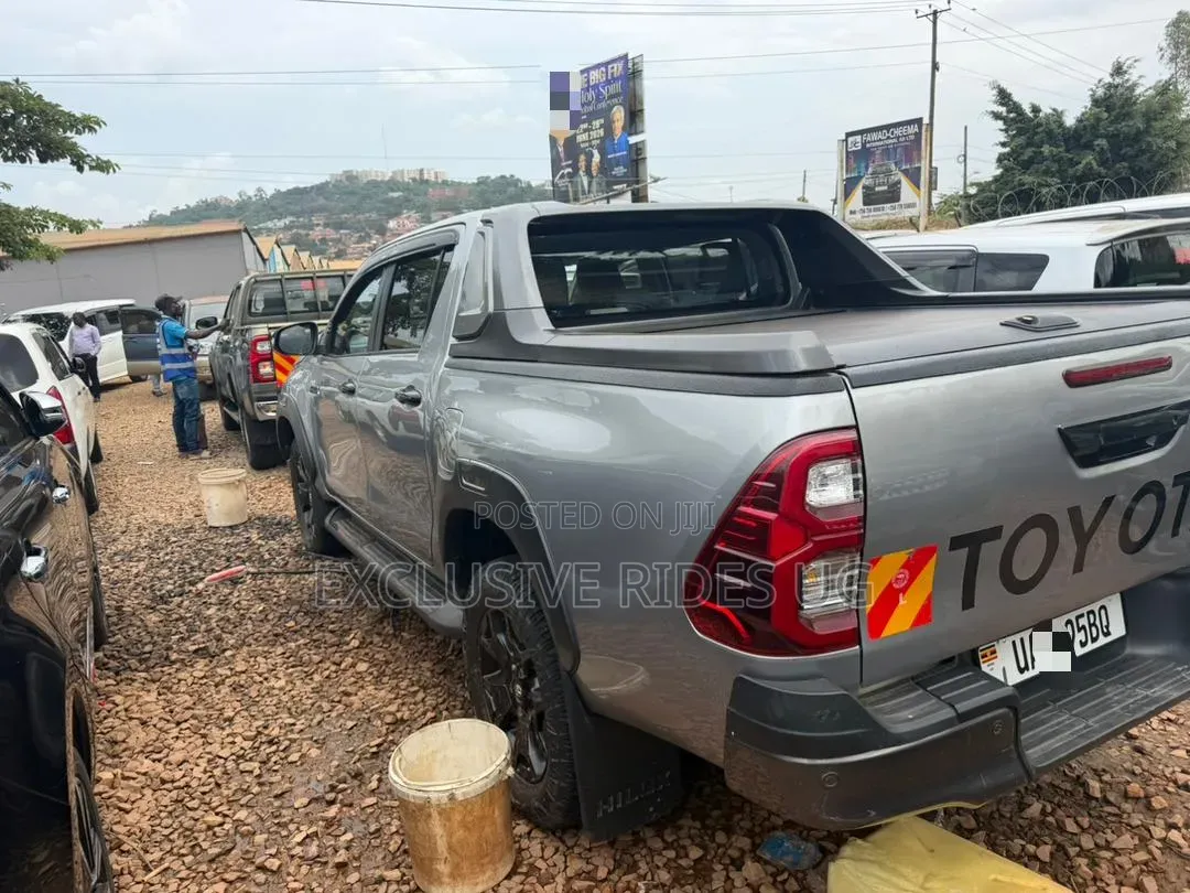Toyota Hilux 2021 Silver