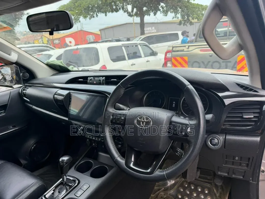 Toyota Hilux 2021 Silver