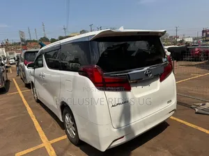 Toyota Alphard 2.5 Petrol FWD 2019 White