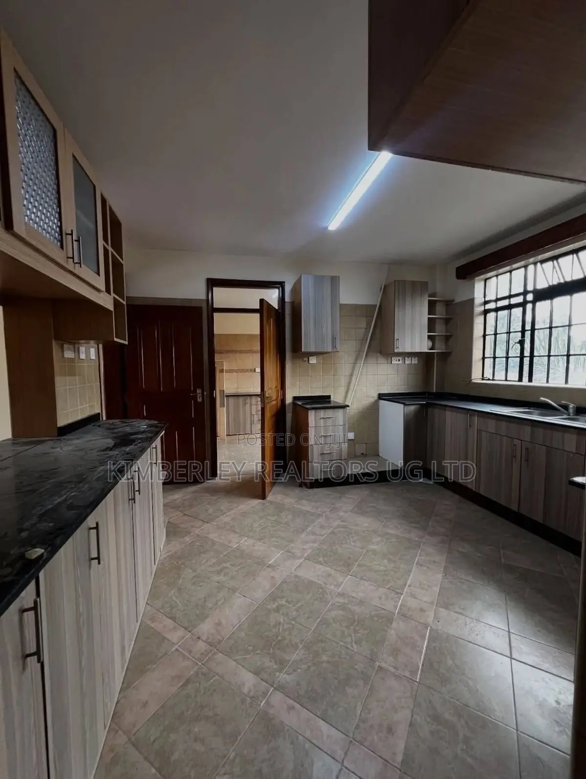 3bdrm Duplex in Division A for sale
