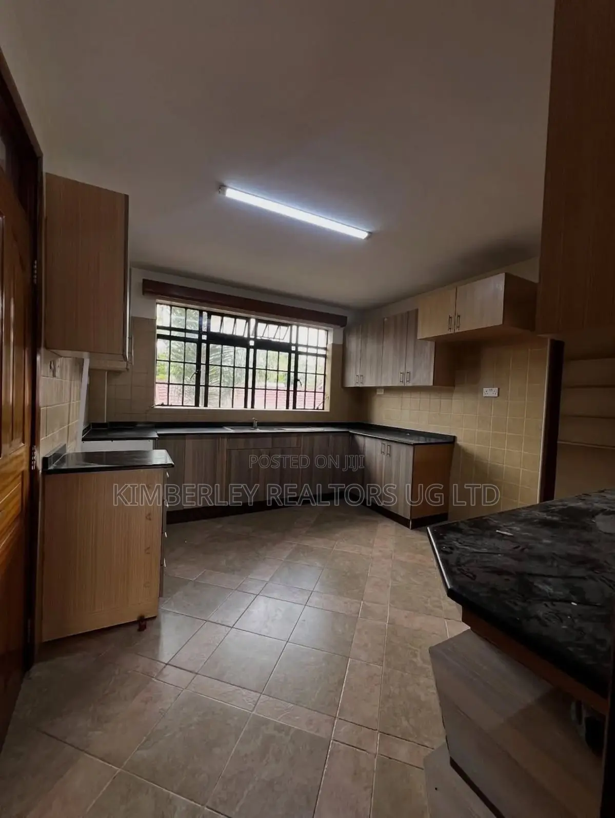 7bdrm House in Division A for sale