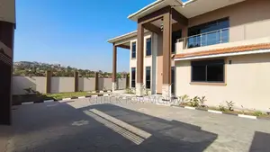 5bdrm Duplex in Mbuya, Central Division for rent