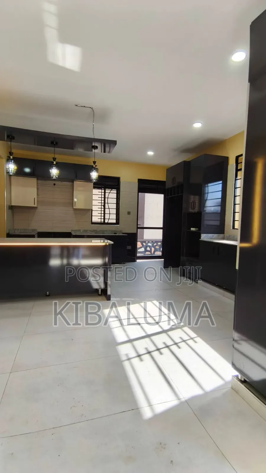 5bdrm Duplex in Mbuya, Central Division for rent