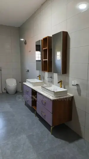 5bdrm Duplex in Mbuya, Central Division for rent
