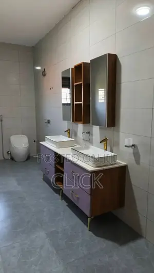 5bdrm Duplex in Mbuya, Central Division for rent
