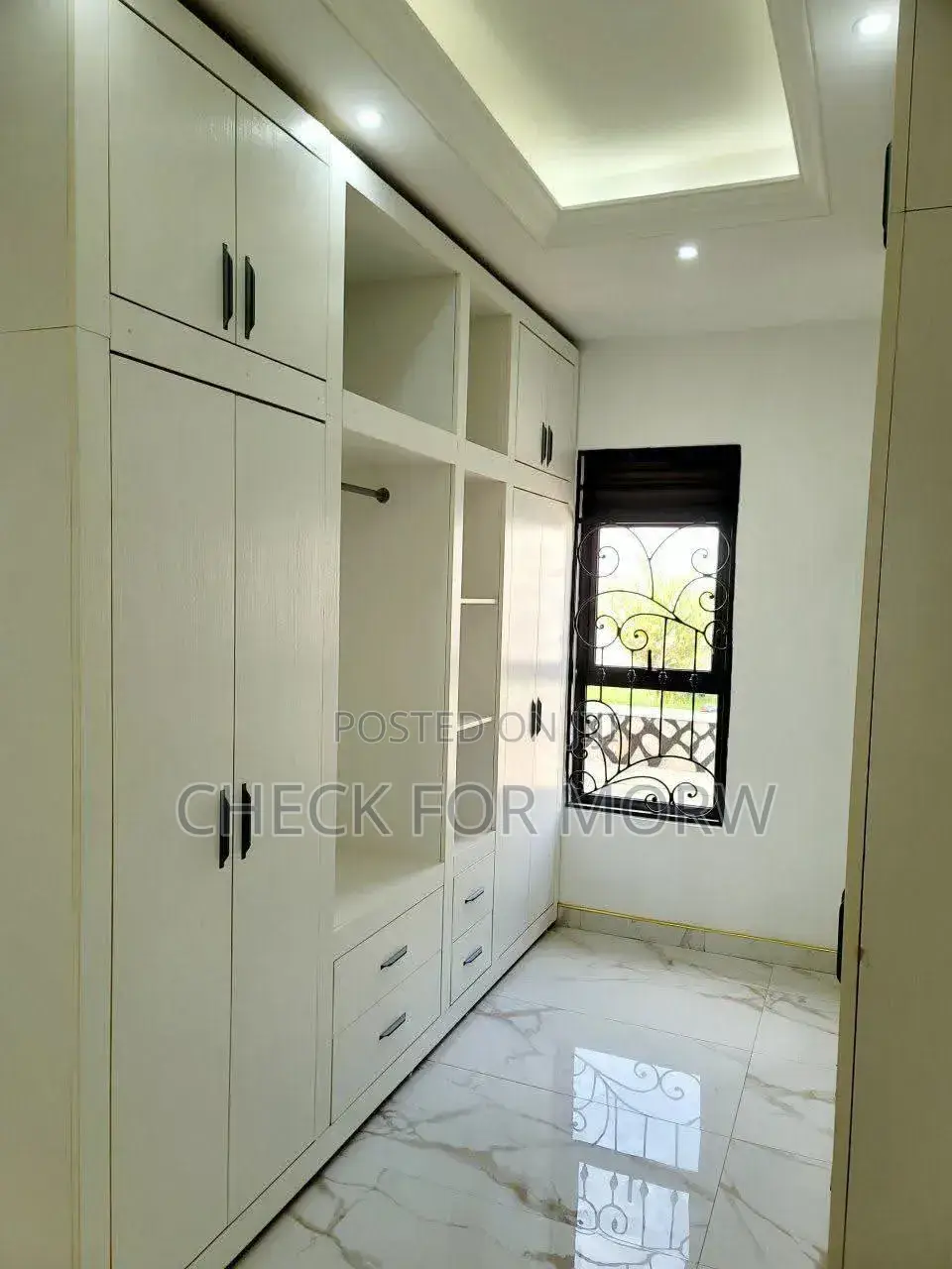 5bdrm Apartment in Mbuya, Central Division for rent