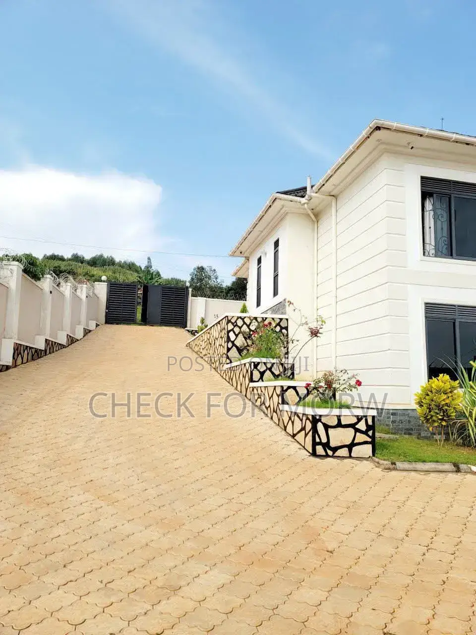 5bdrm Apartment in Mbuya, Central Division for rent